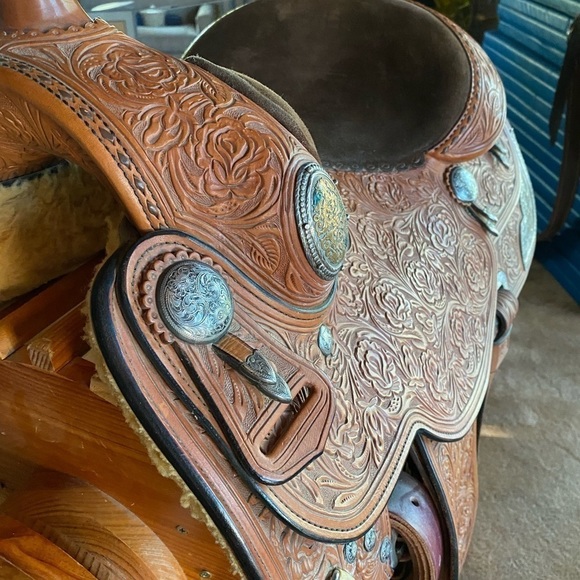 Broken Horn Western Saddle - Picture 15 of 16